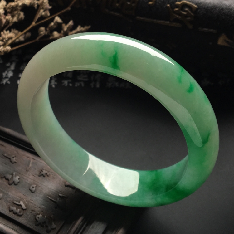 （超值推荐）糯冰种飘阳绿手镯（56.5mm）