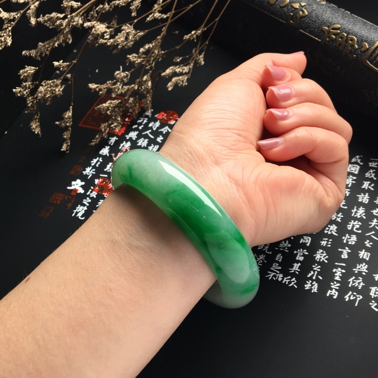 （超值推荐）糯冰种飘阳绿手镯（56.5mm）
