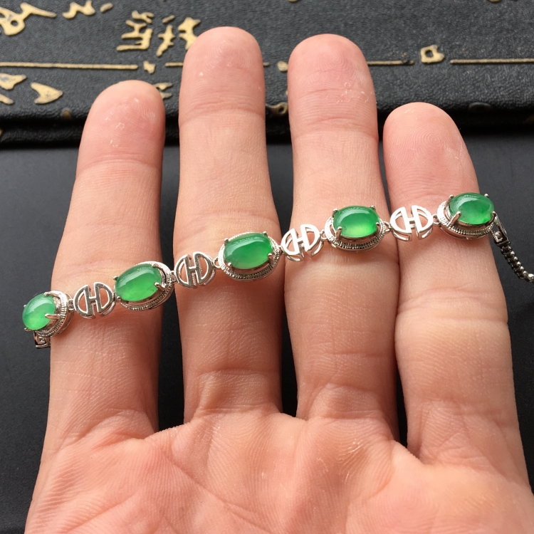 (超值推荐)冰种翠色镶白金钻石手链