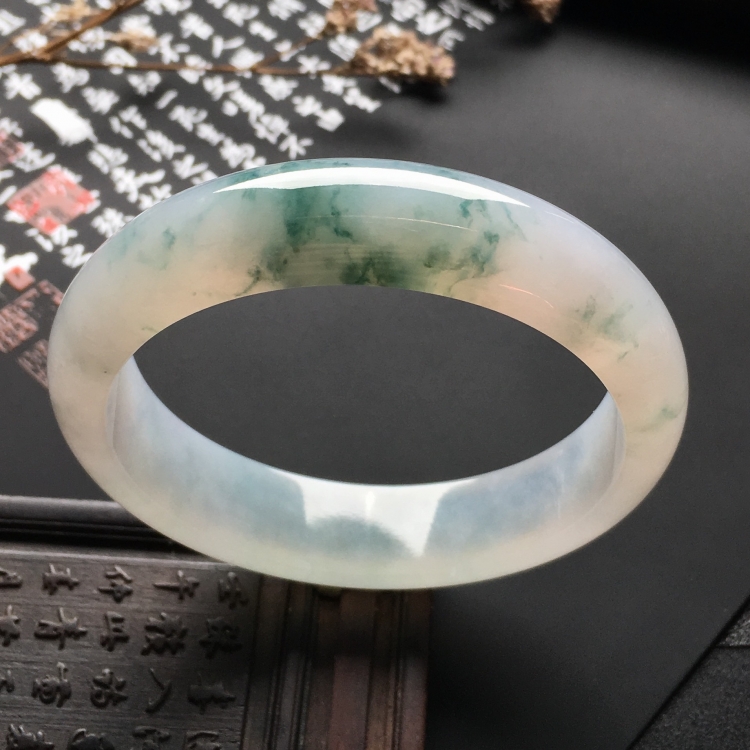 （超值推荐）糯冰种飘花手镯（56.7mm）
