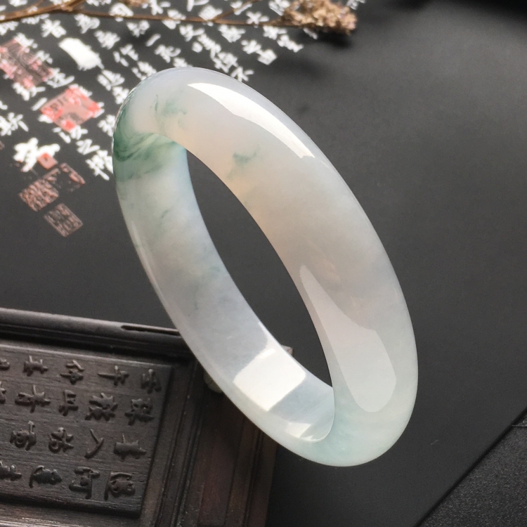 （超值推荐）糯冰种飘花手镯（56.7mm）