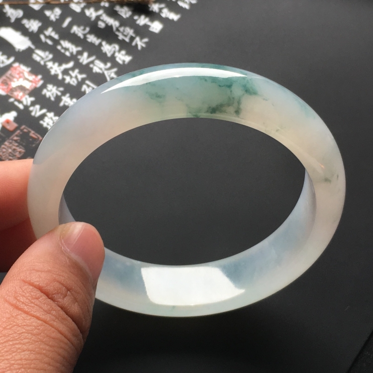 （超值推荐）糯冰种飘花手镯（56.7mm）