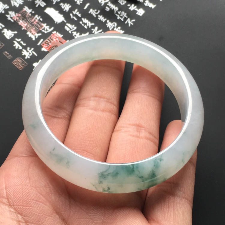 （超值推荐）糯冰种飘花手镯（56.7mm）