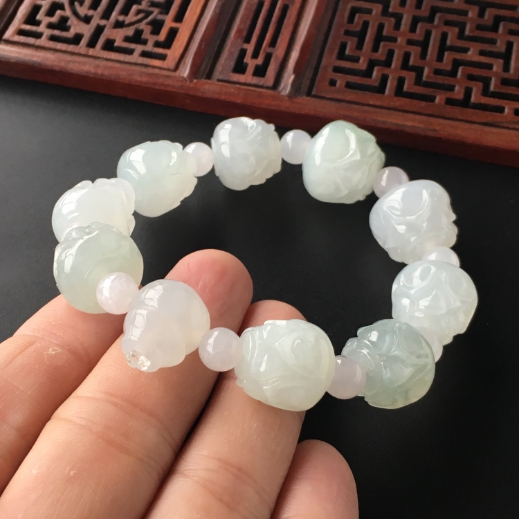 (超值推荐)糯冰种晴水莲韵手链