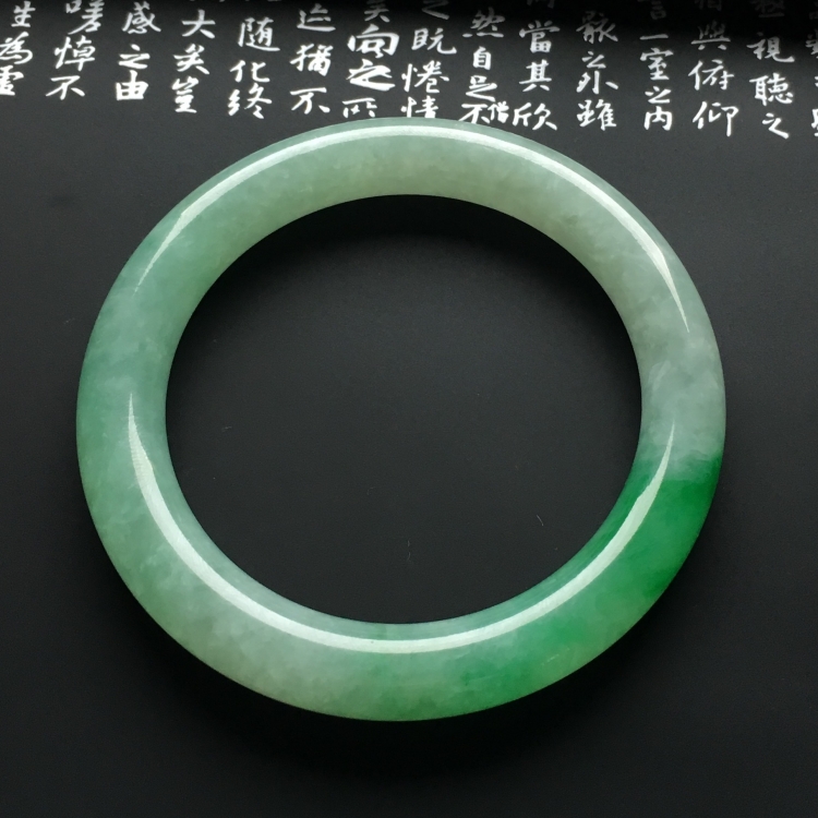 （超值推荐）糯冰种飘翠圆条手镯（56.5mm）