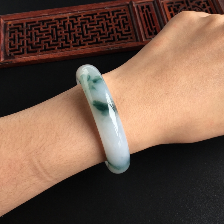 (超值推荐)糯冰种飘花手镯(55.2mm)