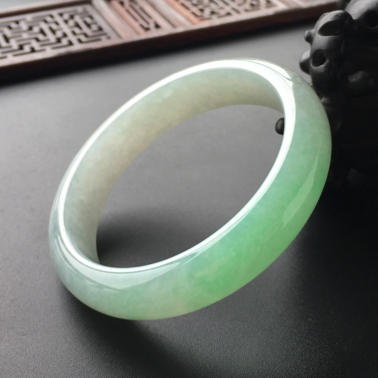 (超值推荐)糯冰种飘翠手镯(57.1mm)