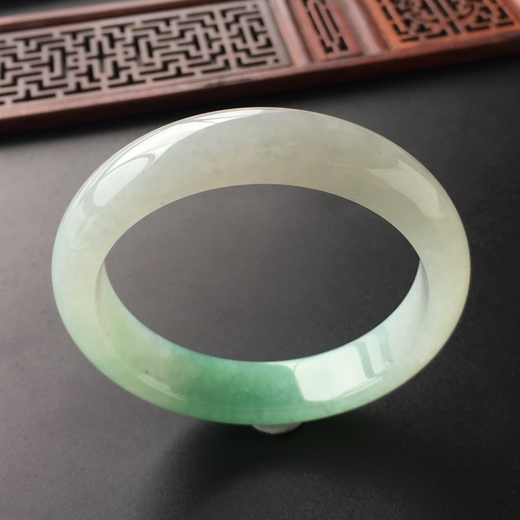 (超值推荐)糯冰种飘翠手镯(57.1mm)