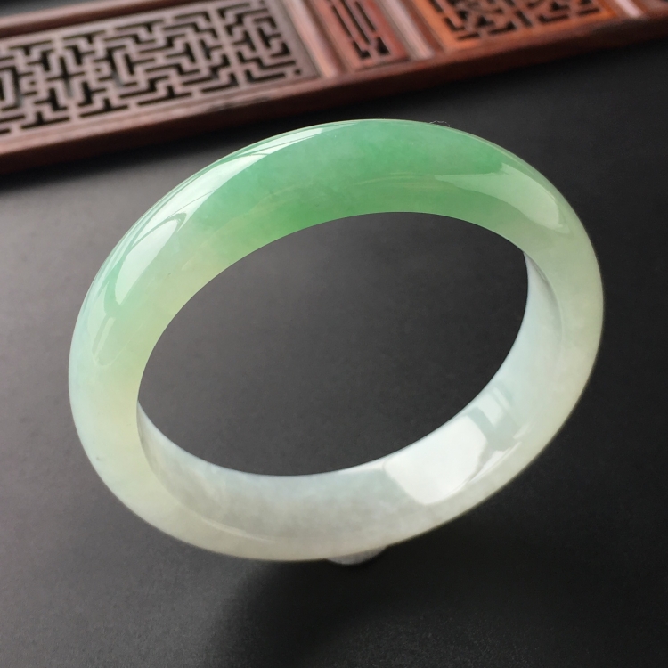 (超值推荐)糯冰种飘翠手镯(57.1mm)