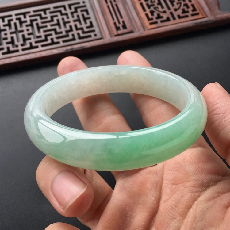 (超值推荐)糯冰种飘翠手镯(57.1mm)