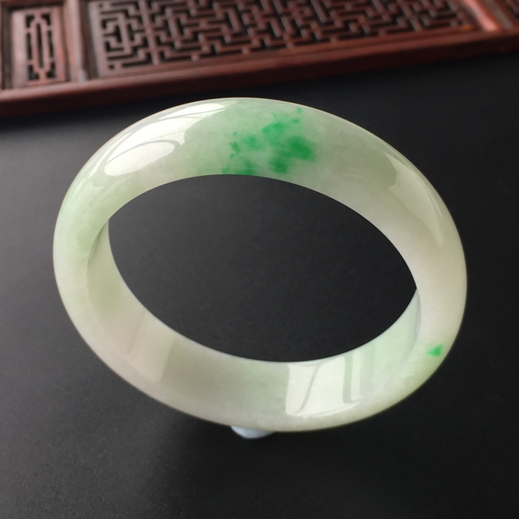 (超值推荐)糯冰种飘翠手镯(55.8mm)
