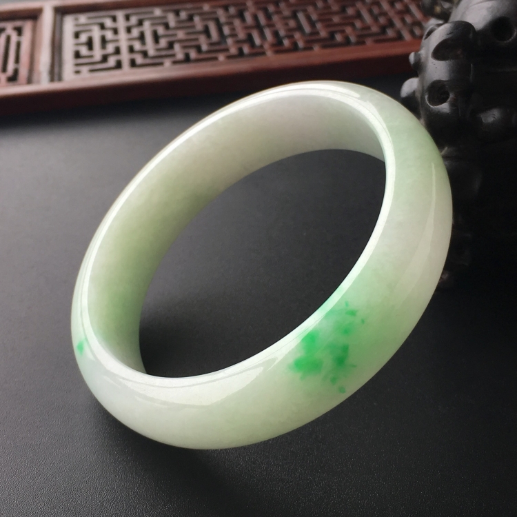 (超值推荐)糯冰种飘翠手镯(55.8mm)