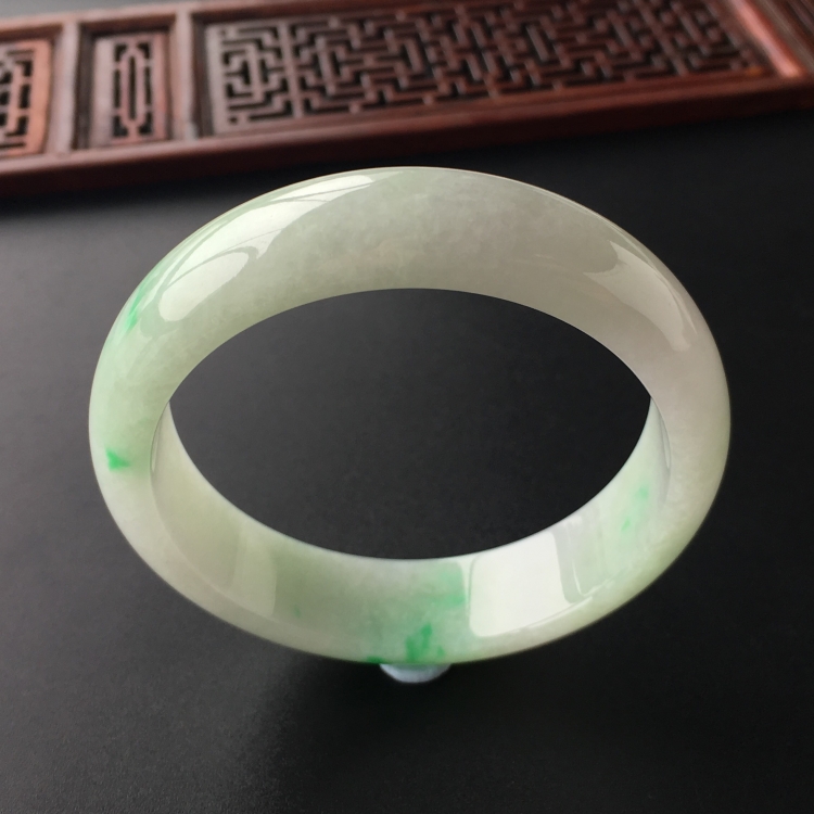 (超值推荐)糯冰种飘翠手镯(55.8mm)