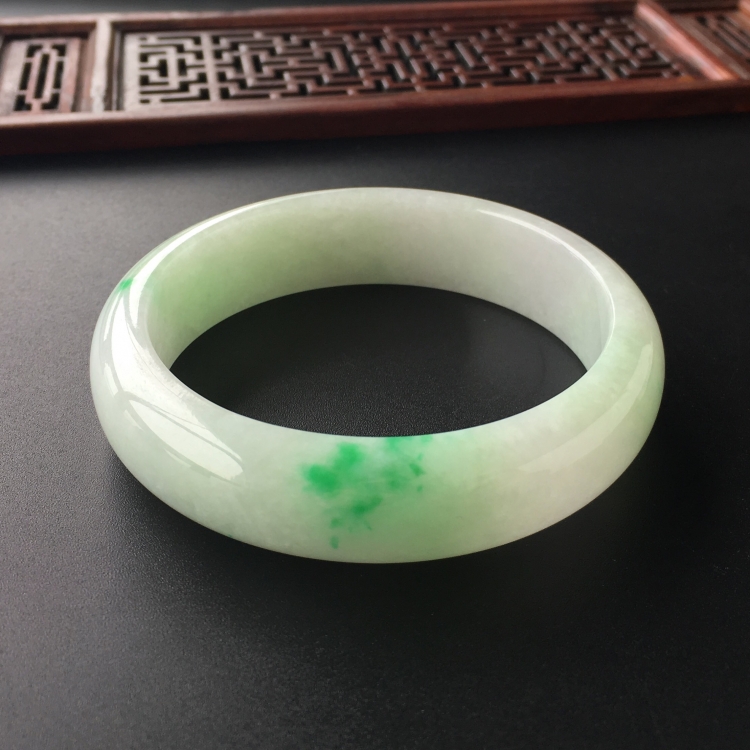 (超值推荐)糯冰种飘翠手镯(55.8mm)