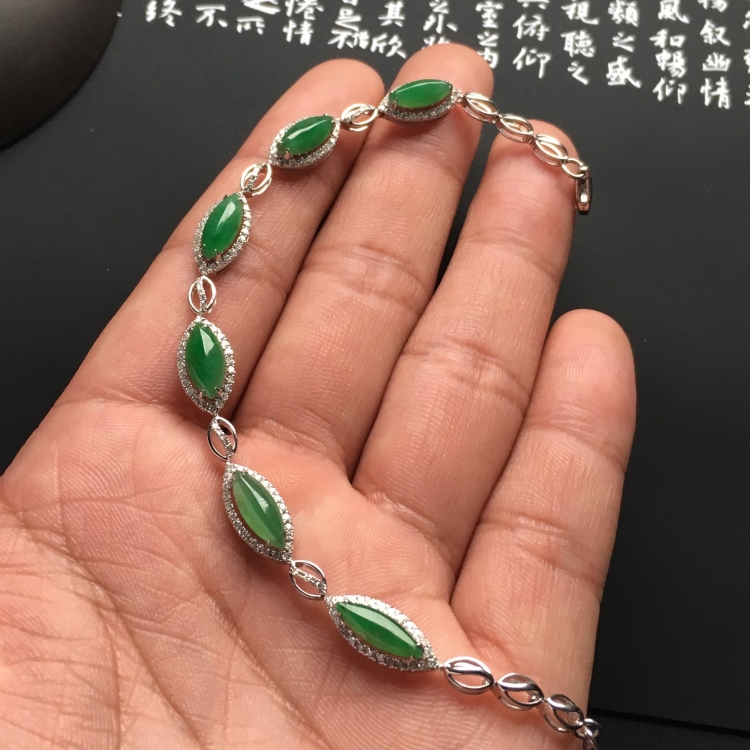 镶白金钻石冰种/糯冰种豆色随形手链