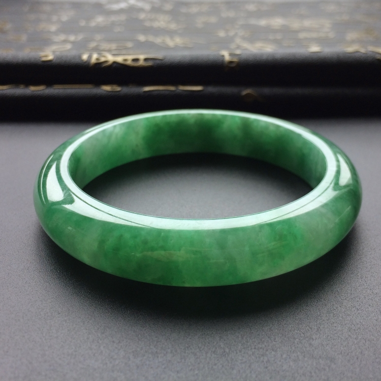 (超值推荐)糯冰种翠色手镯(55.7mm)