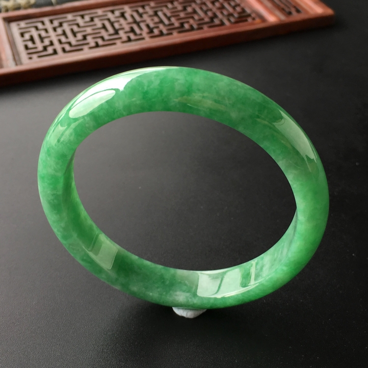 (超值推荐)糯冰种翠色手镯(55.9mm)