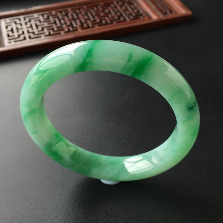 (超值推荐)糯冰种飘翠手镯(56.8mm)