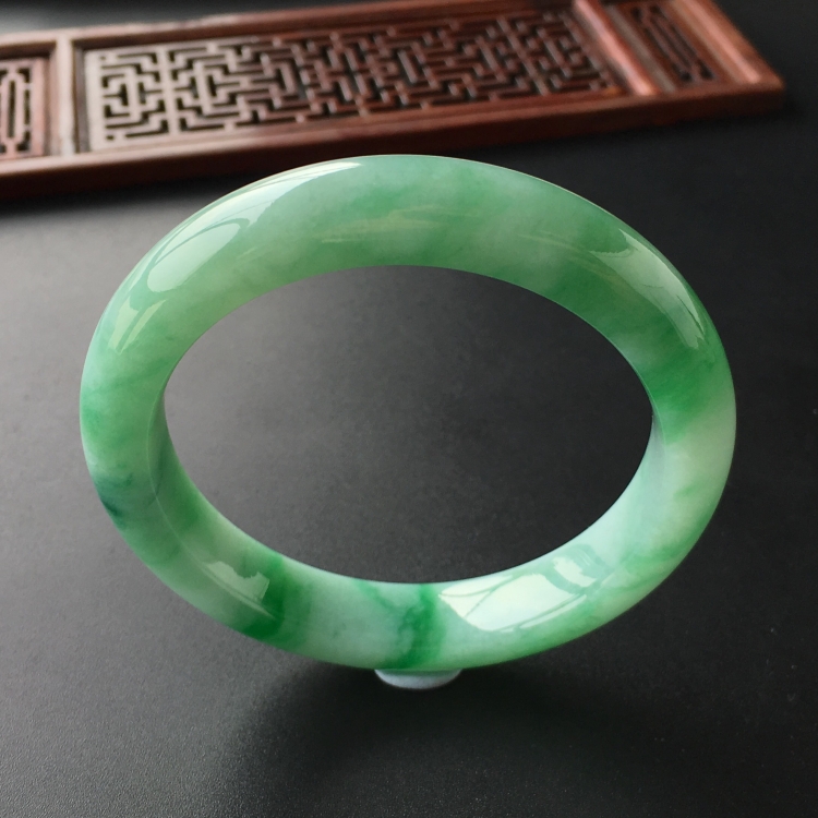 (超值推荐)糯冰种飘翠手镯(56.8mm)