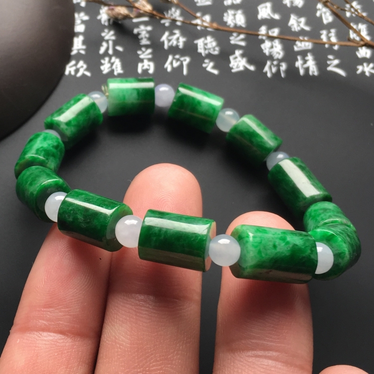 （超值推荐）糯冰种浓绿手链