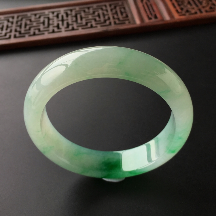 (超值推荐)糯冰种飘翠手镯(55.1mm)