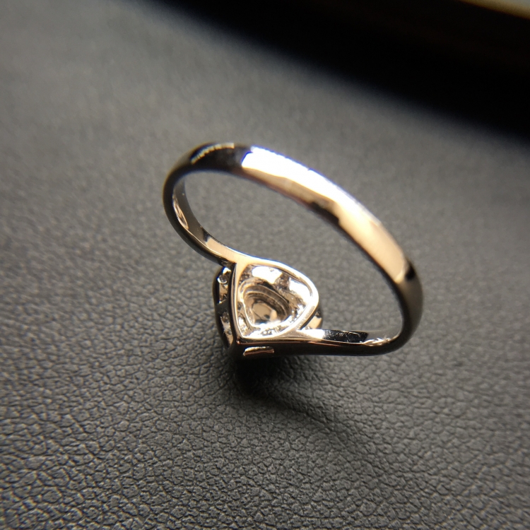 (超值推荐)冰种翠色镶白金钻石心形戒指