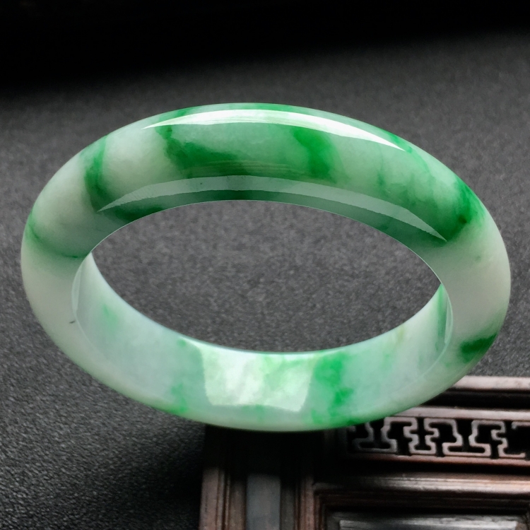 （超值推荐）糯冰种飘翠手镯（54.7mm）