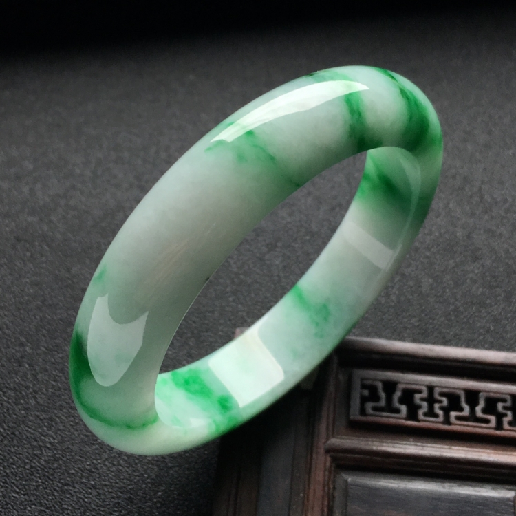 （超值推荐）糯冰种飘翠手镯（54.7mm）