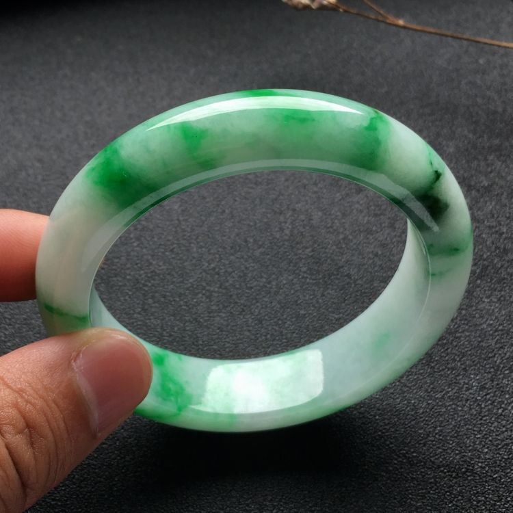 （超值推荐）糯冰种飘翠手镯（54.7mm）