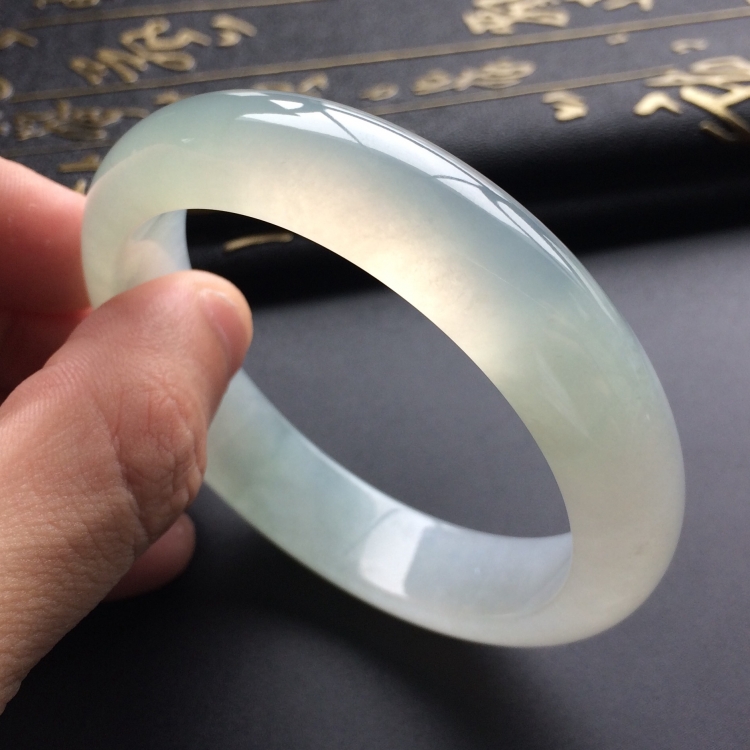 (超值推荐)冰种晴水手镯(55.6mm)