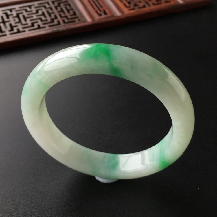 (超值推荐)糯冰种飘翠手镯(54mm)