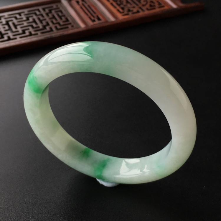 (超值推荐)糯冰种飘翠手镯(54mm)