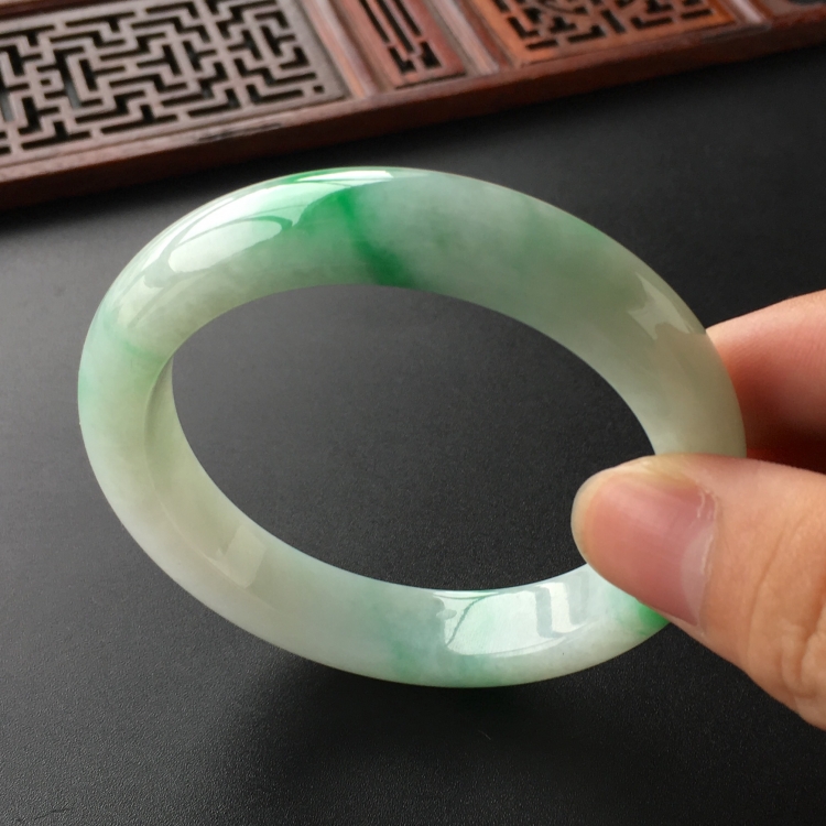 (超值推荐)糯冰种飘翠手镯(54mm)