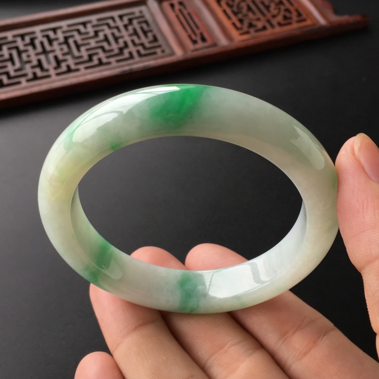 (超值推荐)糯冰种飘翠手镯(54mm)