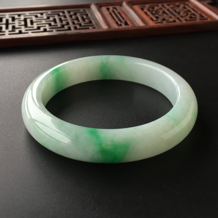 (超值推荐)糯冰种飘翠手镯(54mm)