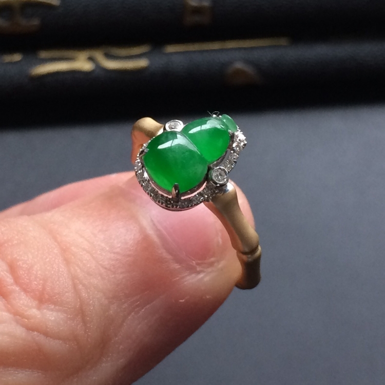 (超值推荐)冰种阳绿镶黄18k金钻石葫芦戒指