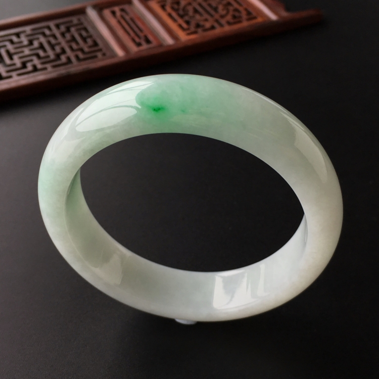 (超值推荐)糯冰种飘翠手镯(56.6mm)