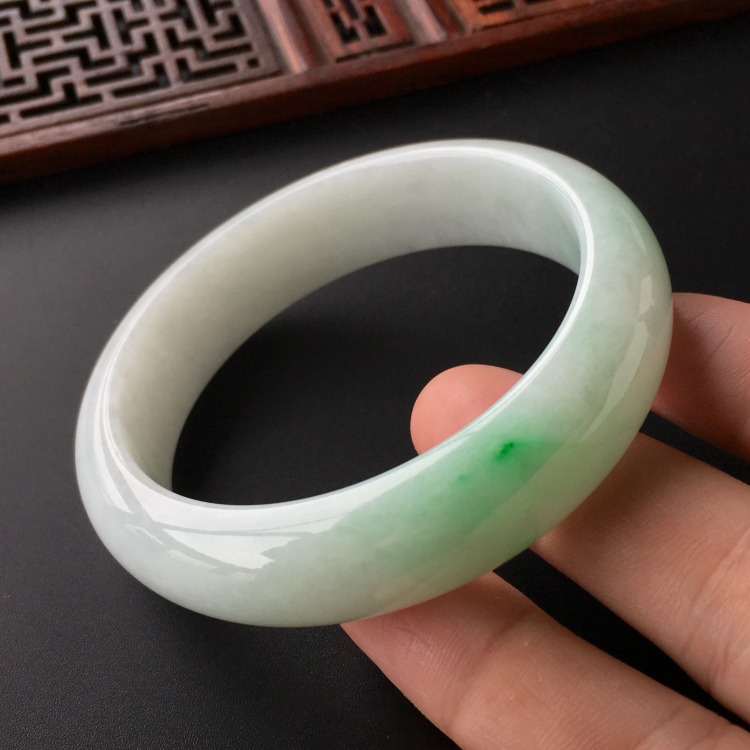 (超值推荐)糯冰种飘翠手镯(56.6mm)
