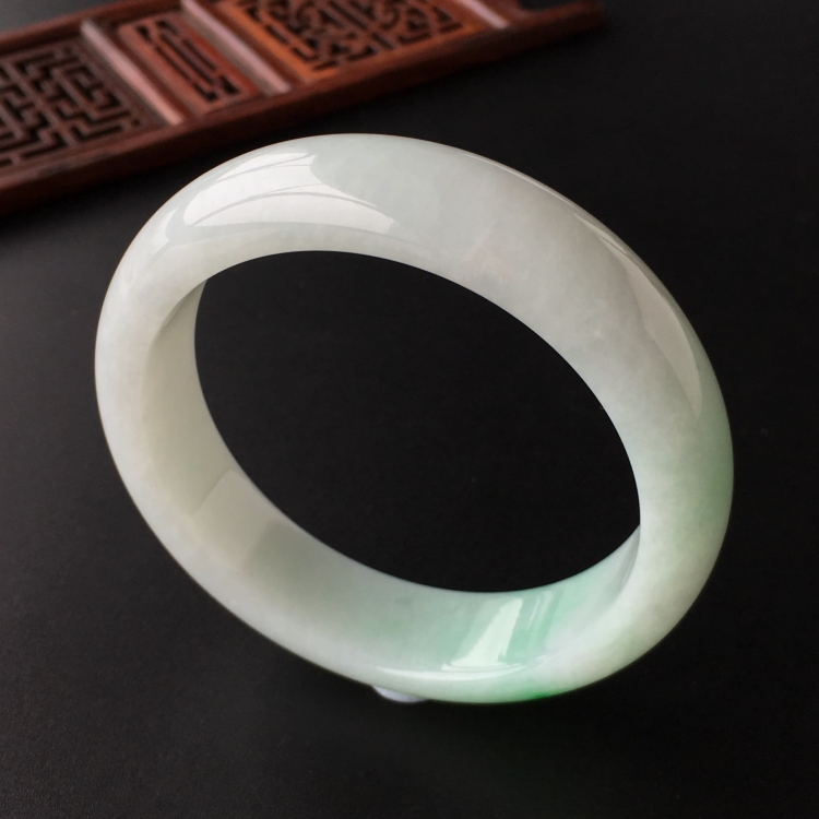 (超值推荐)糯冰种飘翠手镯(56.6mm)