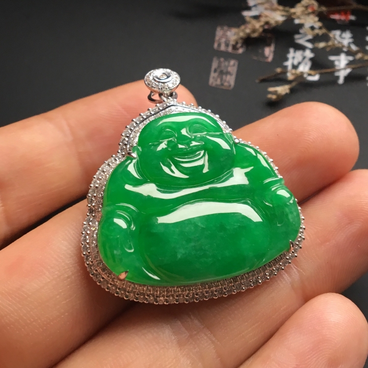 （超值推荐）镶白金钻石糯冰种阳绿玉佛胸坠