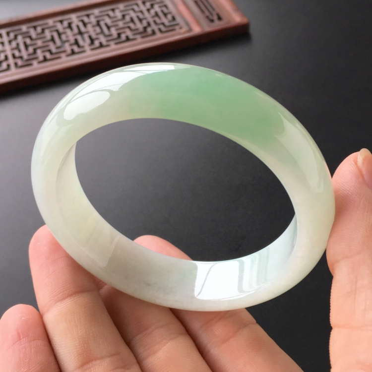 (超值推荐)糯冰种晴水手镯(57.5mm)