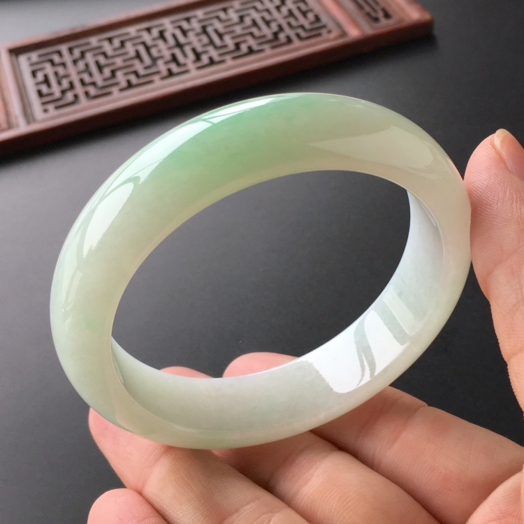(超值推荐)糯冰种晴水手镯(57.5mm)
