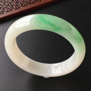 (超值推荐)糯冰种飘翠手镯(57mm)
