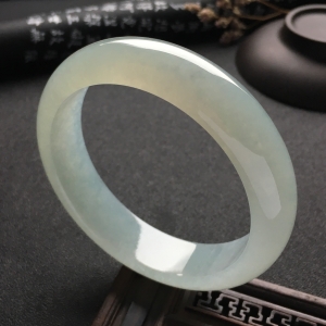（超值推荐）糯冰种淡晴水手镯（59.3mm）
