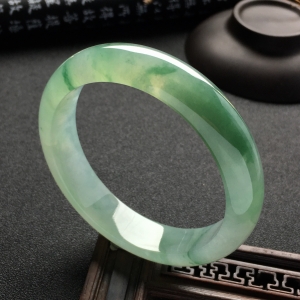 （超值推荐）糯冰种飘花手镯（57.2mm）