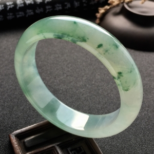 （超值推荐）糯冰种飘花手镯（56.5mm）