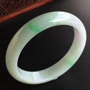 (超值推荐)糯冰种淡春带彩手镯(60.4mm)