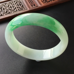 (超值推荐)糯冰种飘翠手镯(58.7mm)