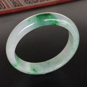 (超值推荐)糯冰种飘翠手镯(55mm)