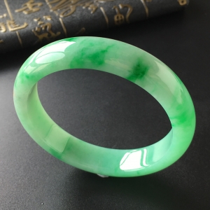 (超值推荐)糯冰种飘翠手镯(55.2mm)